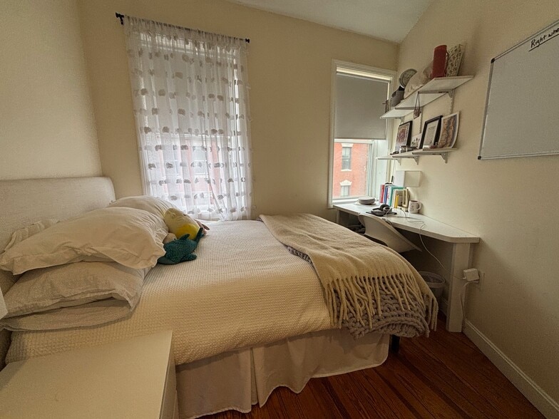 Building Photo - 8 Grove St