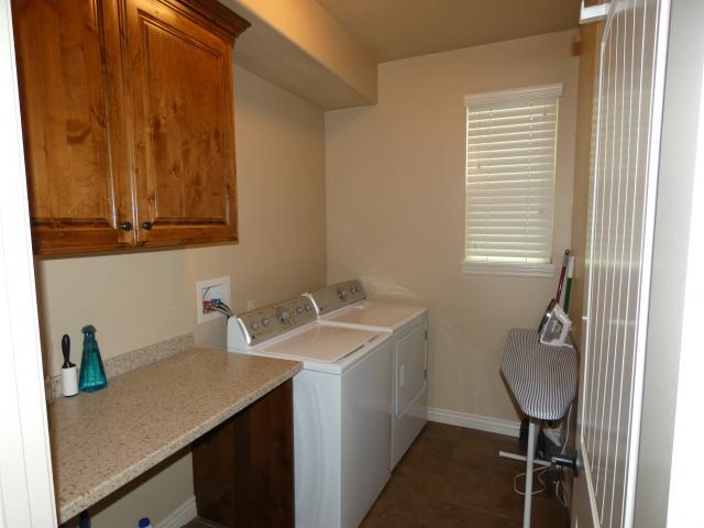 Building Photo - 3080 N CREST DR