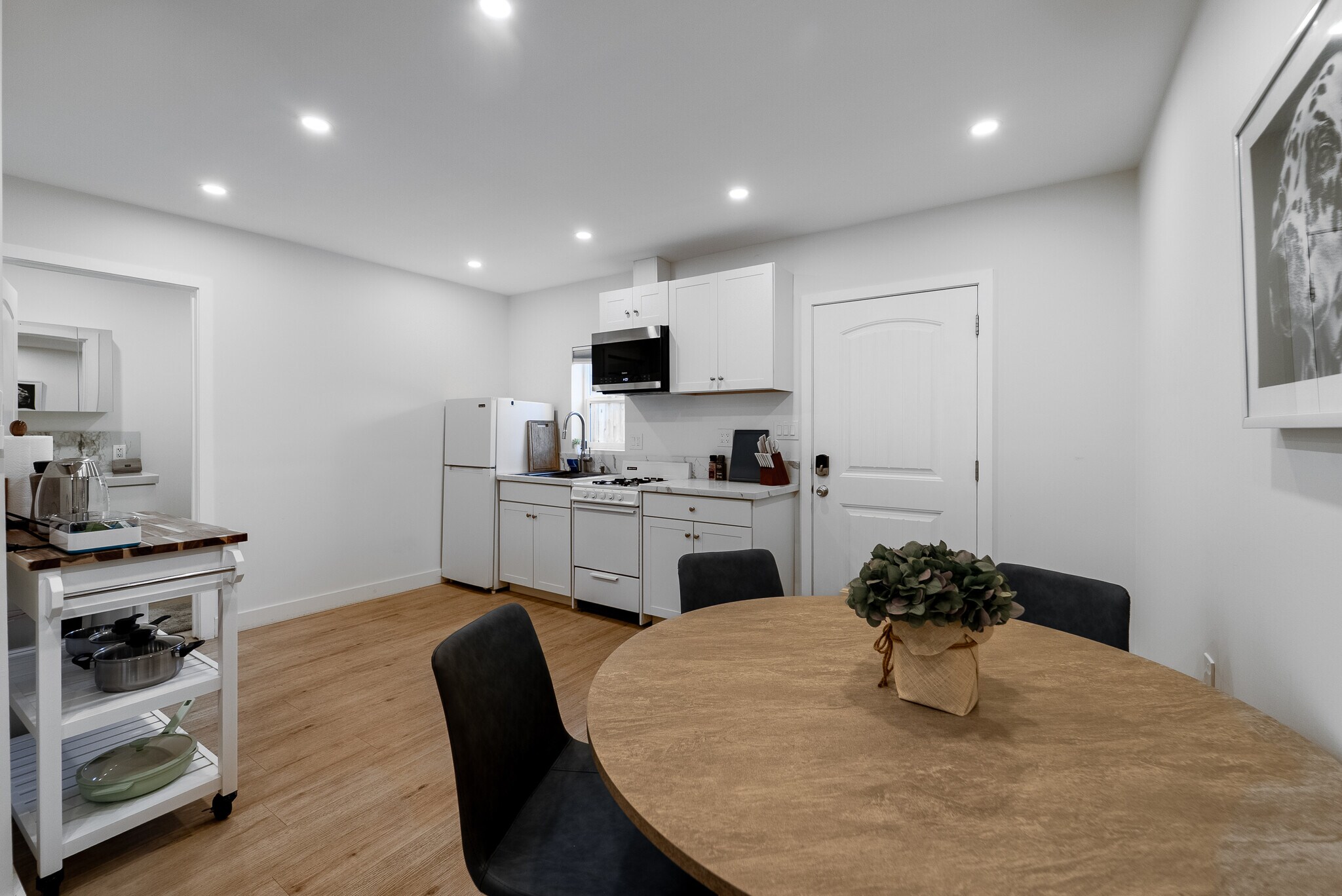 Building Photo - 7443 Jordan Ave