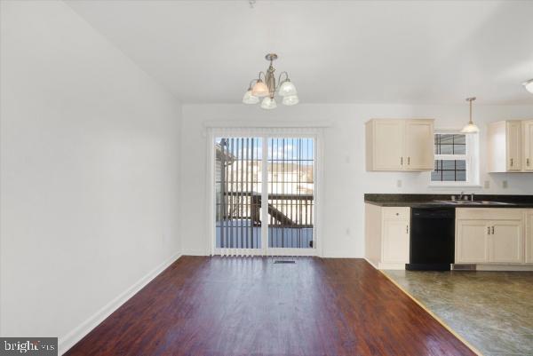 Building Photo - 655 Fisher Dr