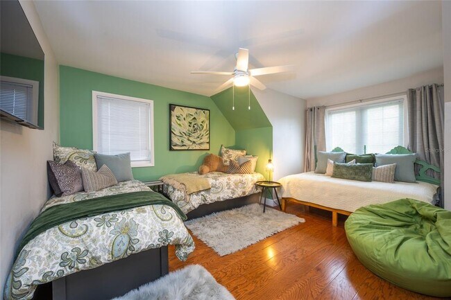 Building Photo - 5005 Canterbury Dr