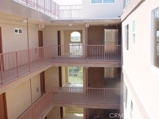 Building Photo - 700 N Hill Pl