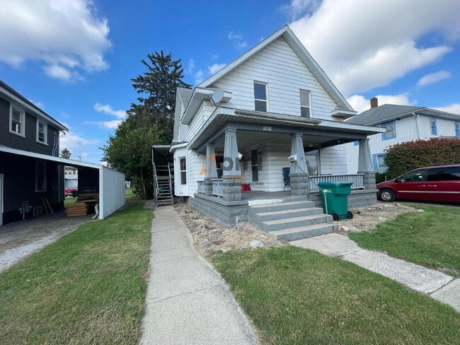 Primary Photo - 523 Grove St