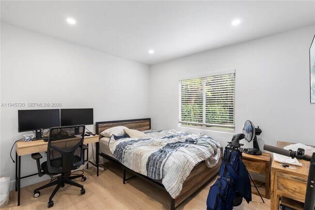 Building Photo - 5854 SW 62nd St