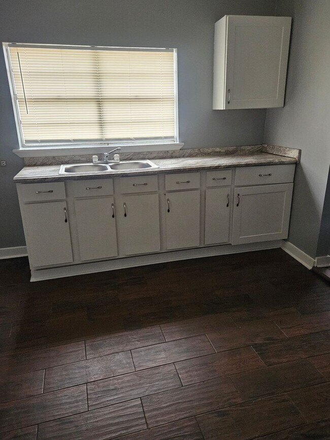 Building Photo - Available now! THIS PROPERTY IS SECTION 8 FRIENDLY!