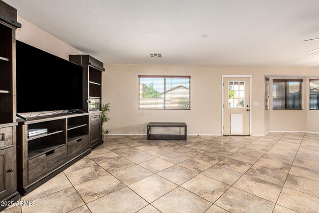 Building Photo - 3864 E Mine Shaft Rd