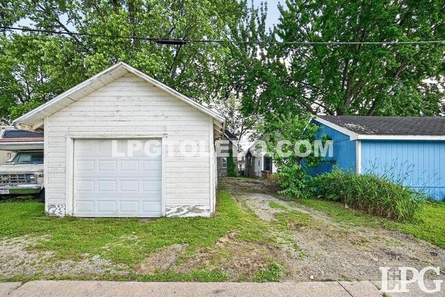 Building Photo - 1715 Greenwood Ave