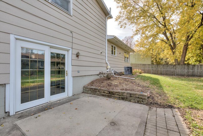 Building Photo - Split-Level Home With Fenced Yard In Quiet...