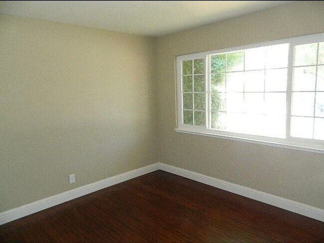 Building Photo - Concord, Holbrook Heights Charming 3-Bed, 2-Bath Home - 16 Month Lease