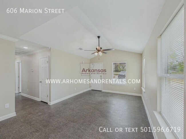 Building Photo - 606 Marion St