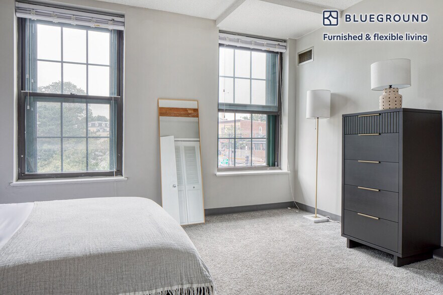 Building Photo - 1220 Adams St