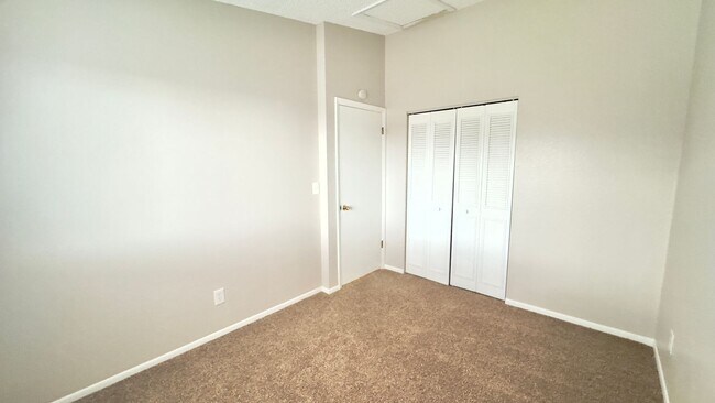 Building Photo - 2340 Split Rock Dr