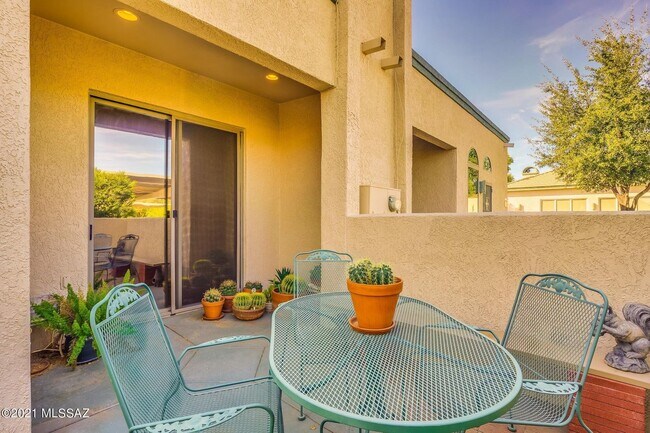 Building Photo - 2421 W Via Di Silvio