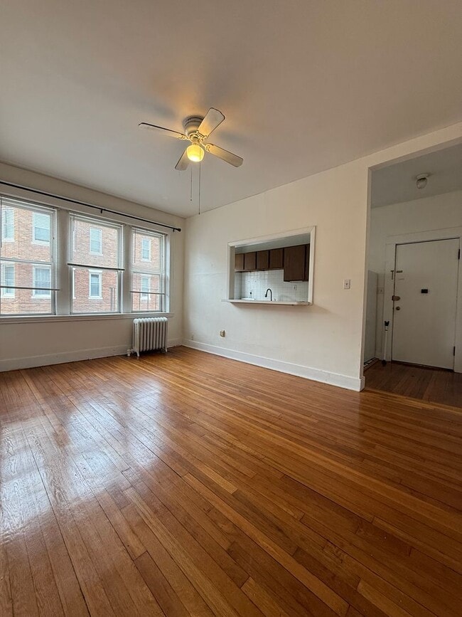 Building Photo - Spacious Allston 2 Bedroom on Kelton St.  Available NOW.  No Broker Fee!!!