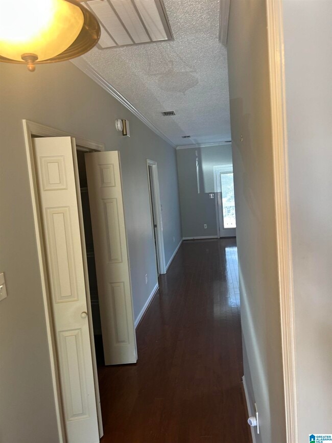 Building Photo - 2212 Ascot Ln