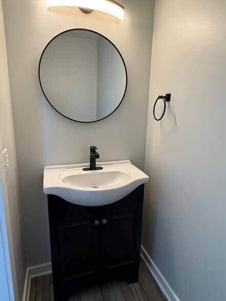 Building Photo - 740 Ridge Rd