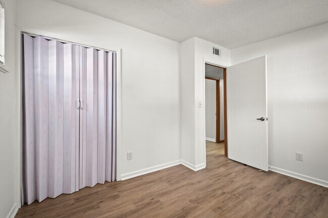 Building Photo - 3023 Lorman Dr