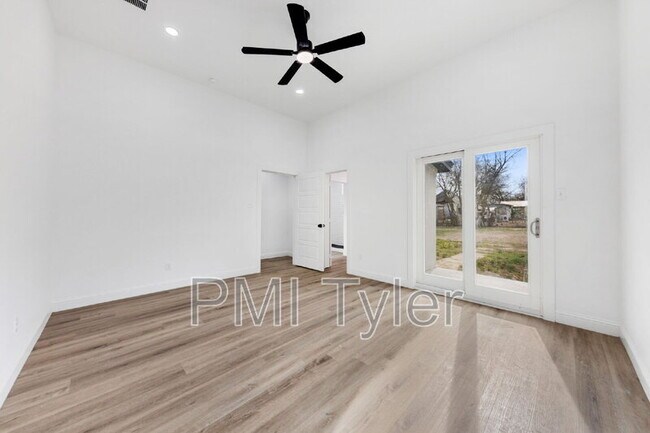 Building Photo - 1269 Bonham St