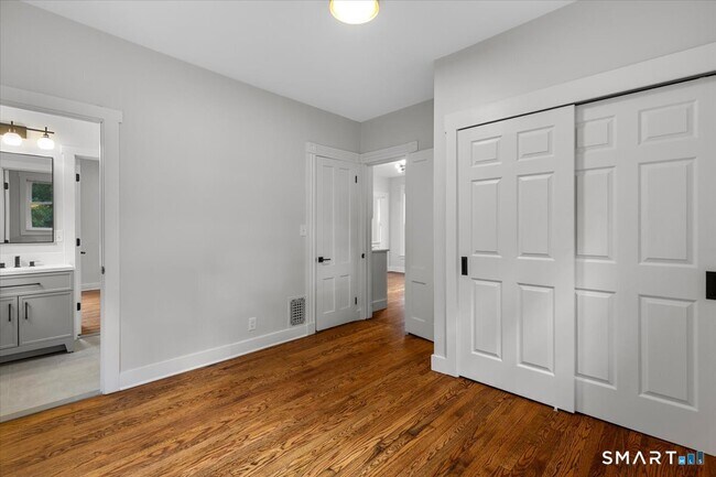 Building Photo - 36 Maple St