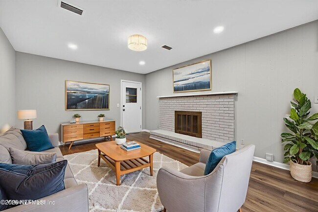 Building Photo - 8015 Jaguar Dr