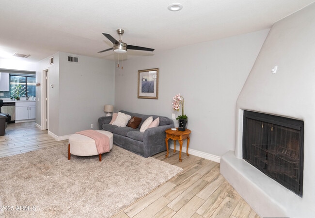Primary Photo - 3501 N 64th St