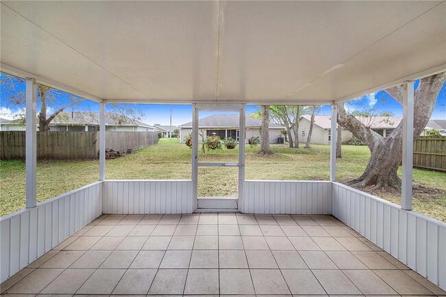 Building Photo - South Lakeland 3 bedroom 2 bath home!