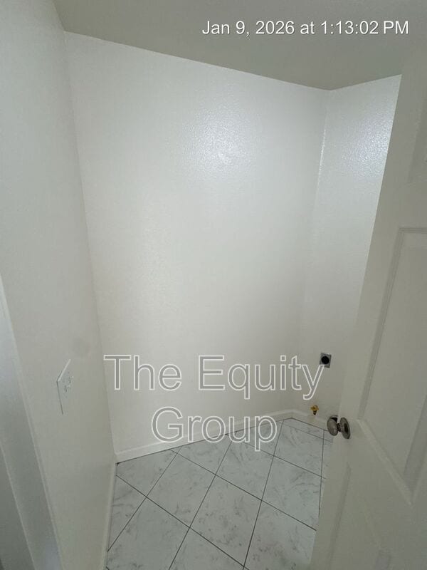 Building Photo - 816 W Loyola Ave