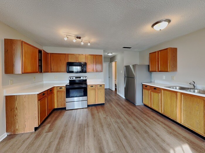 Building Photo - 9207 Wandflower Dr