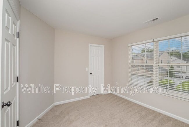Building Photo - 9036 Meadowmont View Dr