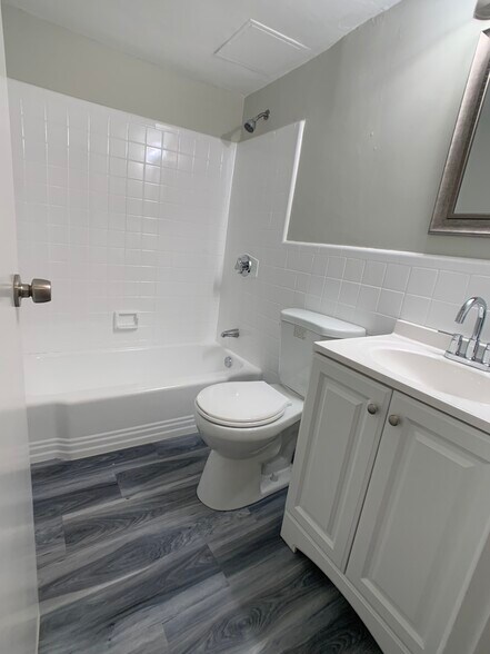 Building Photo - 10 Commonwealth Ct