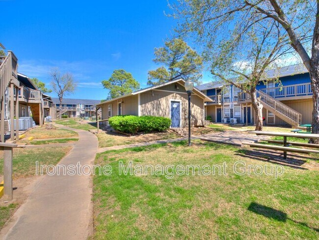 Building Photo - 4651 S Darlington Ave