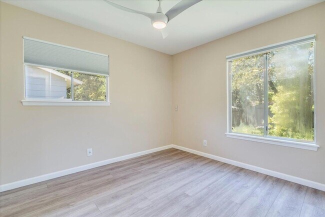 Building Photo - 3105 Steck Ave