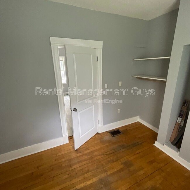 Building Photo - 2931 N Bryant Ave