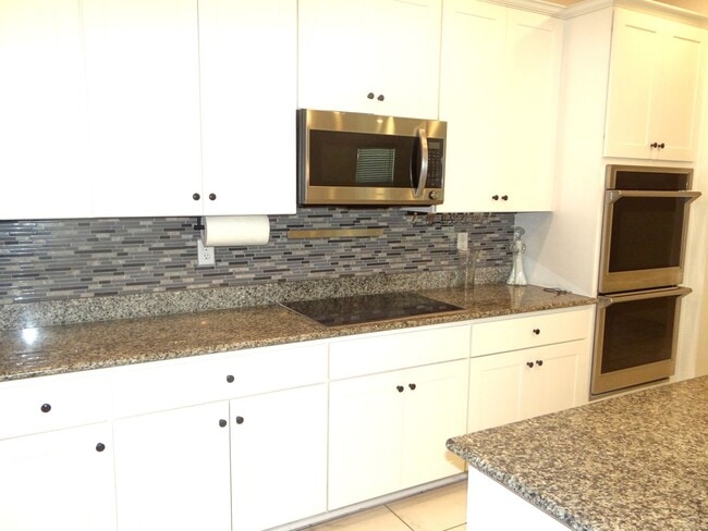 Building Photo - Spacious 4/3/3 home in Mirada