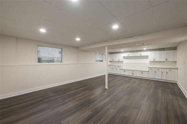 Building Photo - 237 Park Ave