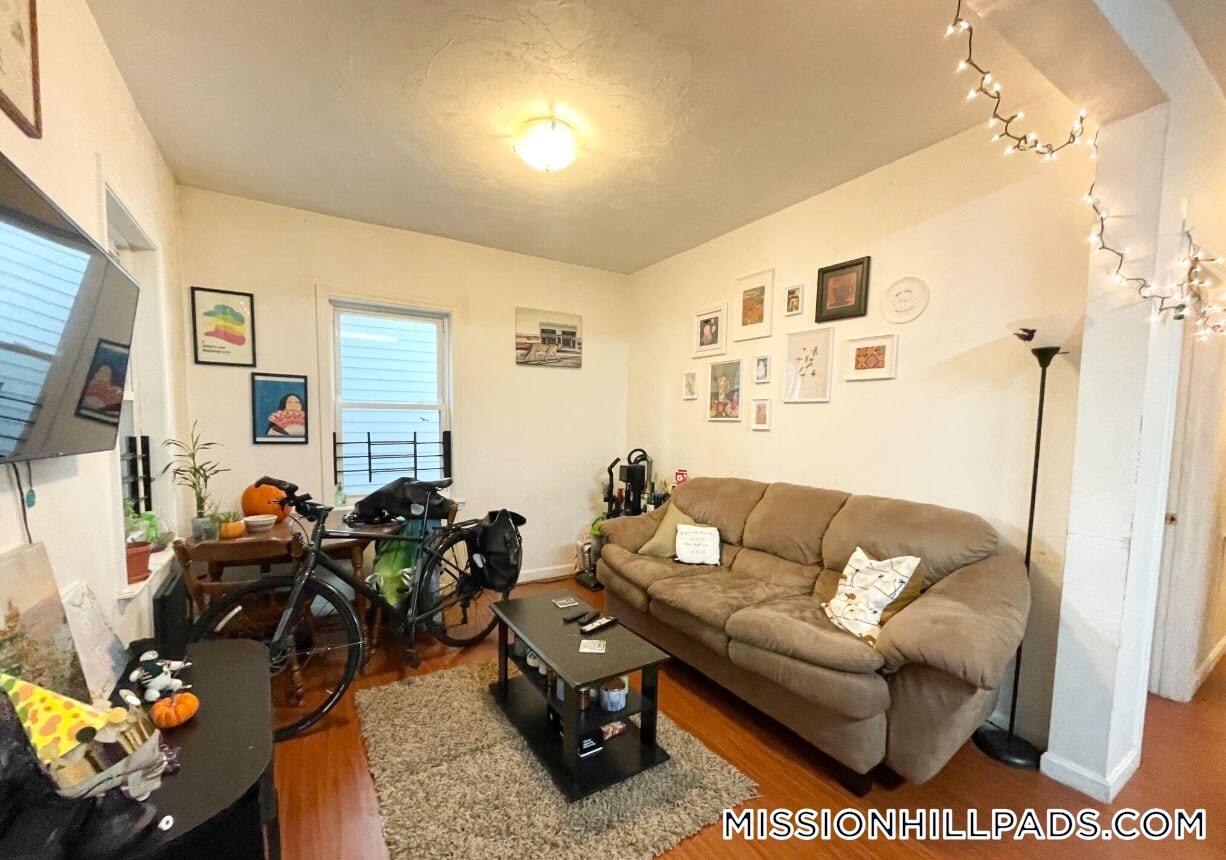 Building Photo - 93A Hillside St
