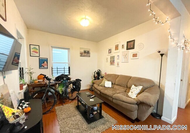 Building Photo - 93A Hillside St