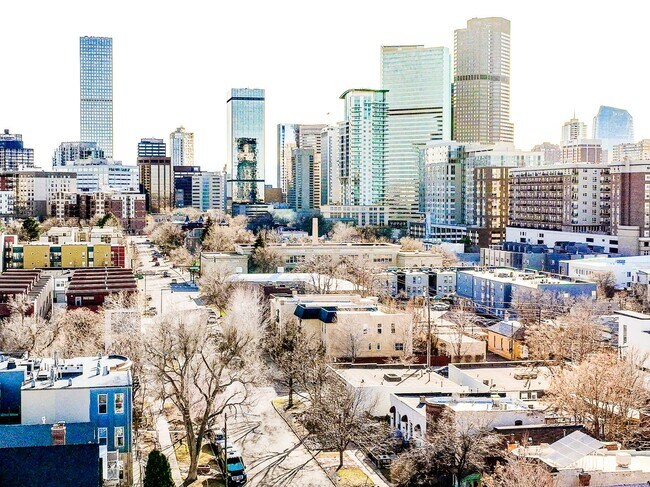 Building Photo - 2411 Tremont Pl