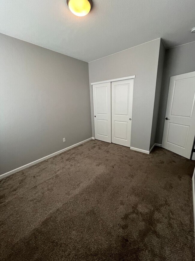 Building Photo - PRIME LOCATION IN THE HEART OF COMMERCE CI...