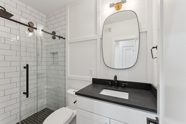 Building Photo - Capital Hill Rowhome