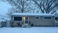 Building Photo - Three Bedroom, Two Bath Home - Northwest I...