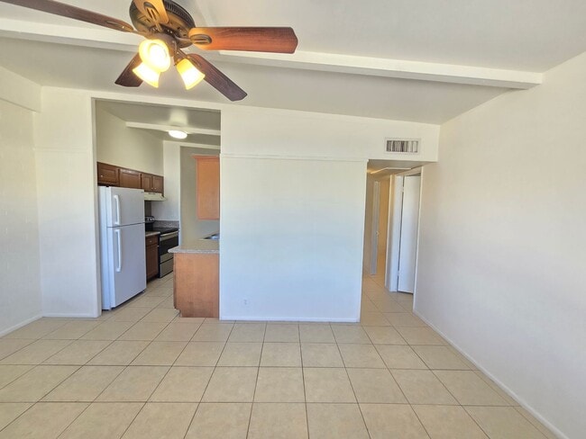 Building Photo - 2 Bed 1 Bath Spacious Apartment