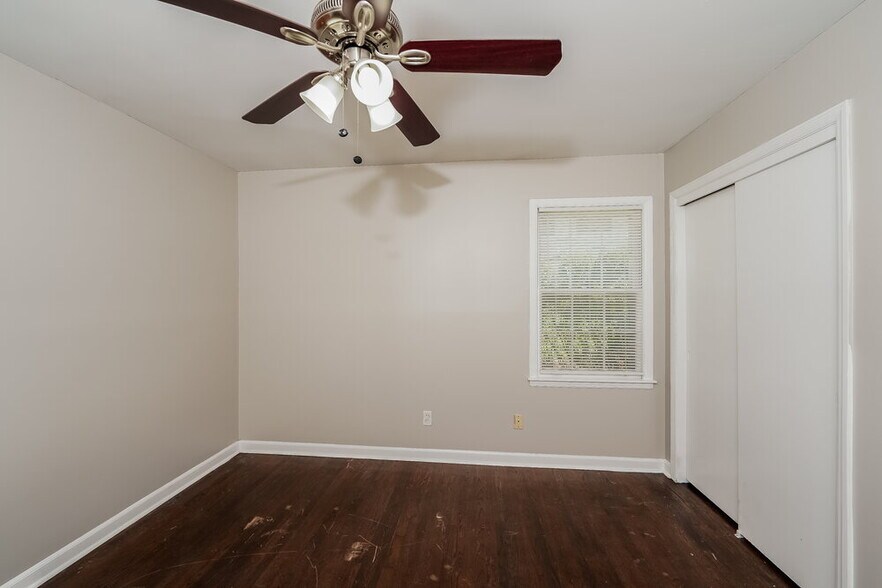 Building Photo - 9813 Redcliff Rd
