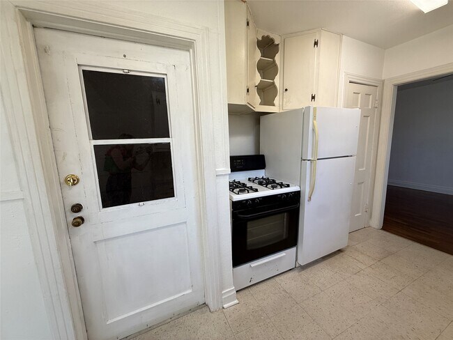 Building Photo - 565 24th St