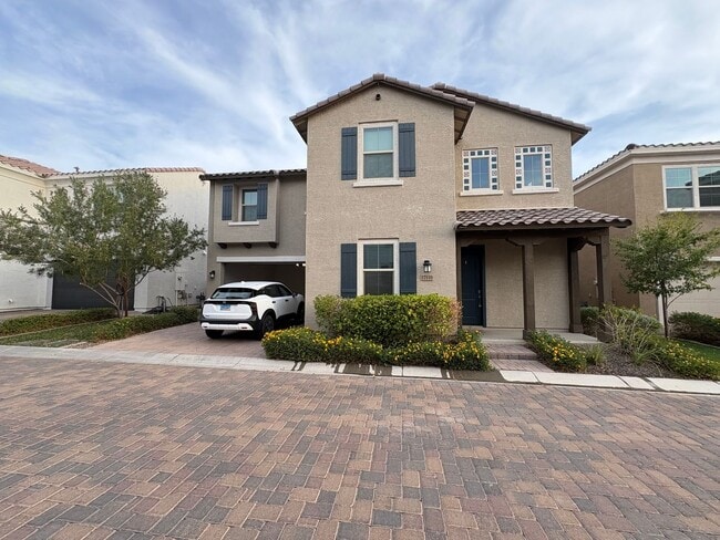 Primary Photo - Modern 3-Bedroom + Loft + Den in Gated Pho...