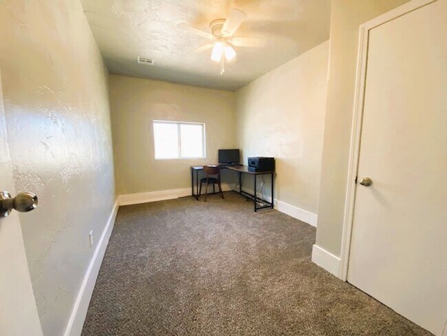 Building Photo - 1100 Elmhurst St