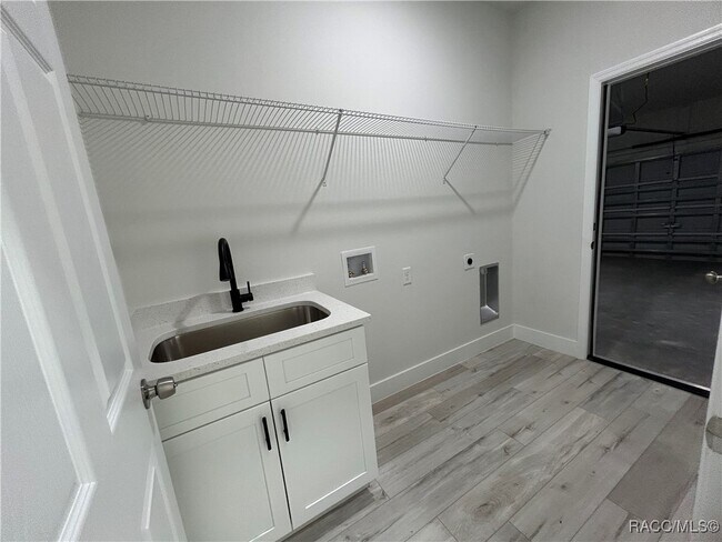 Building Photo - 2097 W Hampshire Blvd