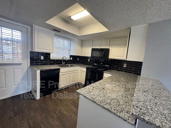 Building Photo - 4004 W Pioneer Dr