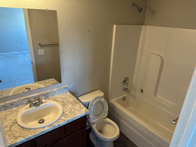 Building Photo - 5110 W Claxton Cir