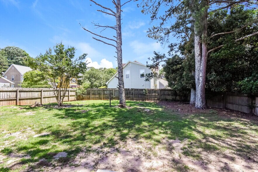 Building Photo - 2057 Wedgewood Dr